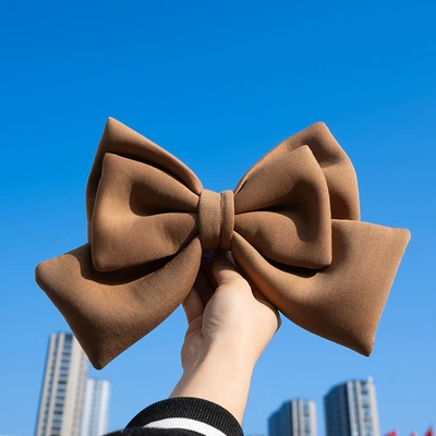 Motosiklet dəbilqələri: cartoon multicolor bow in - brown