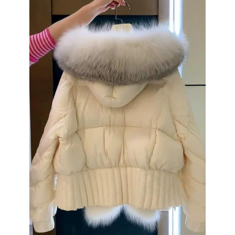 Белая короткая пуховка с наполнителем, в стиле Chanel