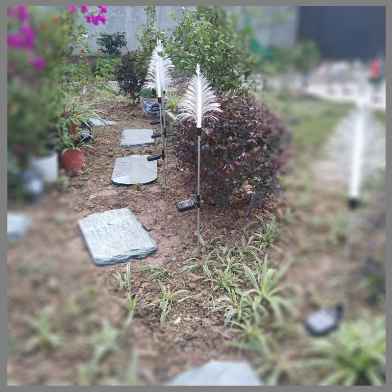 Comercio electrónico transfronterizo solar al aire libre patio colorido decorativo luminoso Reed luces de Navidad al por mayor simulación árbol de Navidad