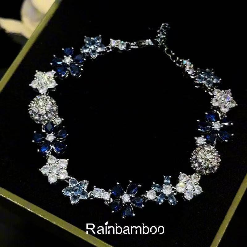 Blue fashionable elegant bracelet