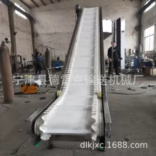 裙边皮带提升输送机  304粉末颗粒上料机 食品级不锈钢爬坡提升机