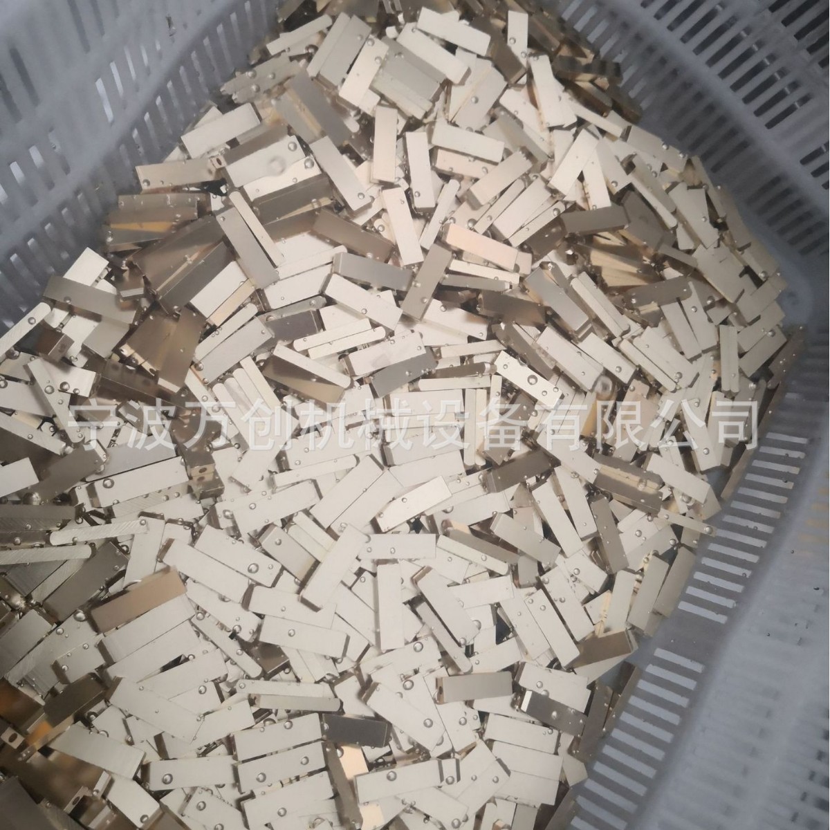 慈溪燃气具热电偶去焊接氧化磁力研磨机替代酸洗W-1800M