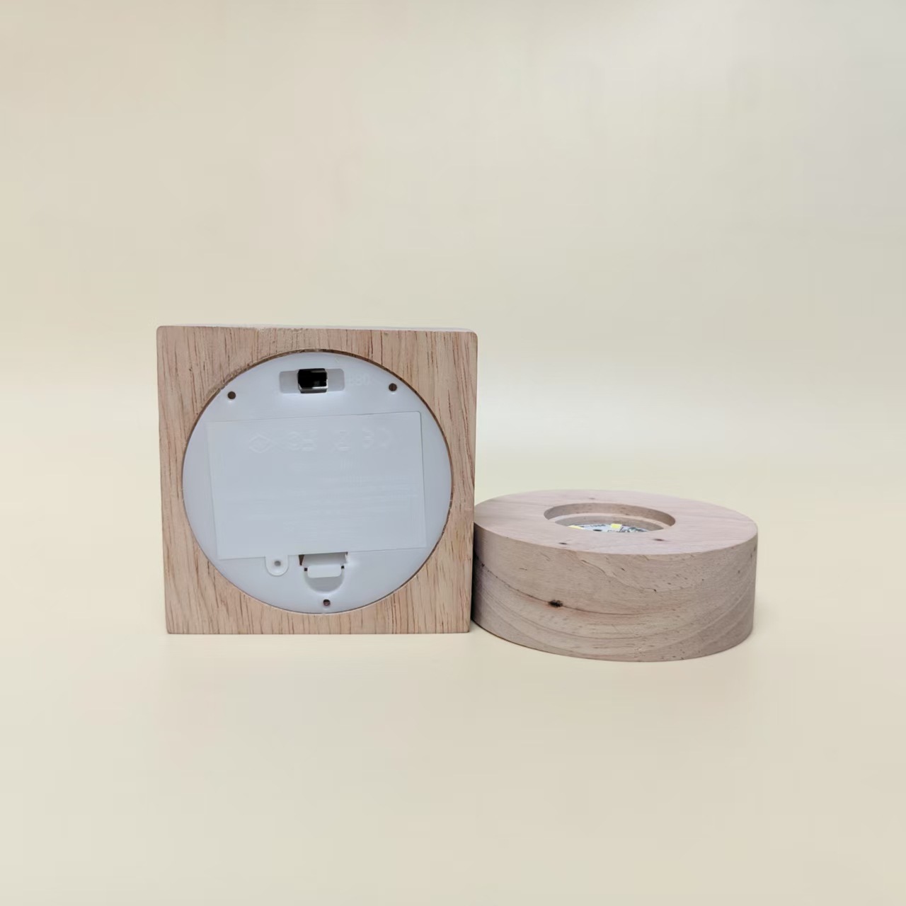 Base de madera cuadrada luminosa de madera maciza LED creativa USB enchufable carga táctil control remoto soporte de bola de cristal