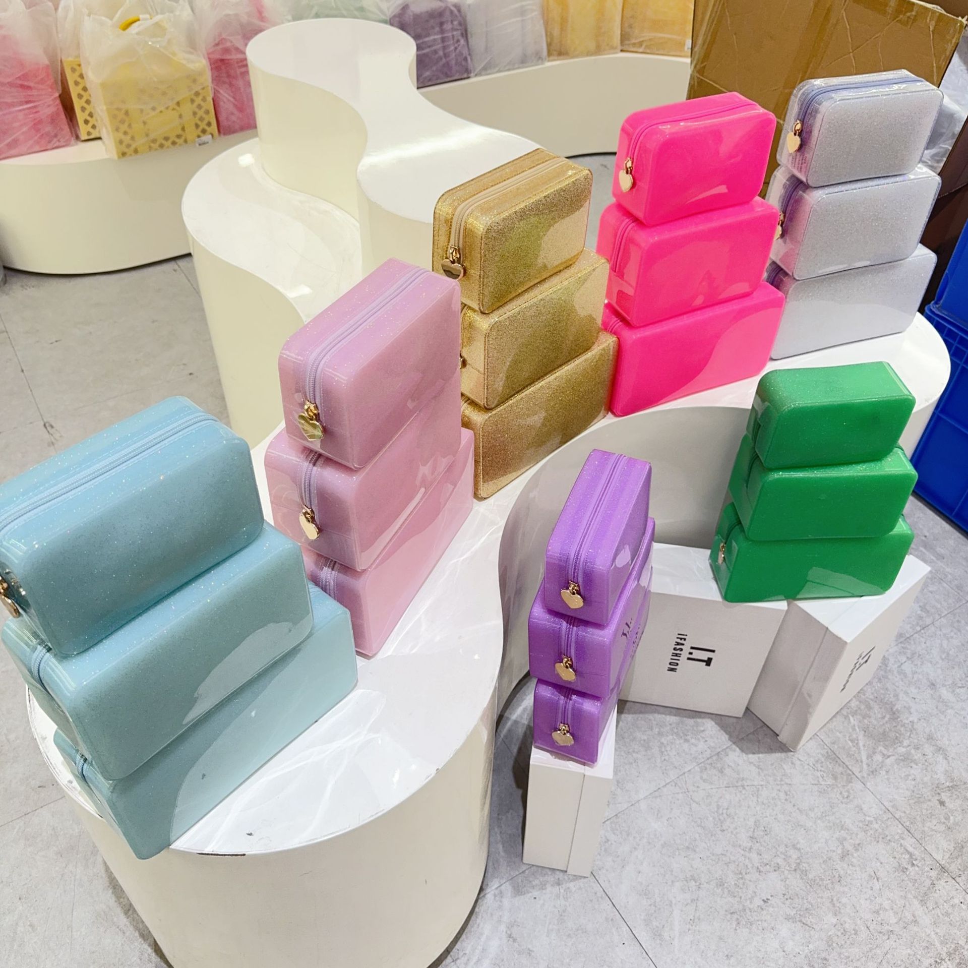 PVC Solid Color Sewing Thread Square Clutches display picture 1