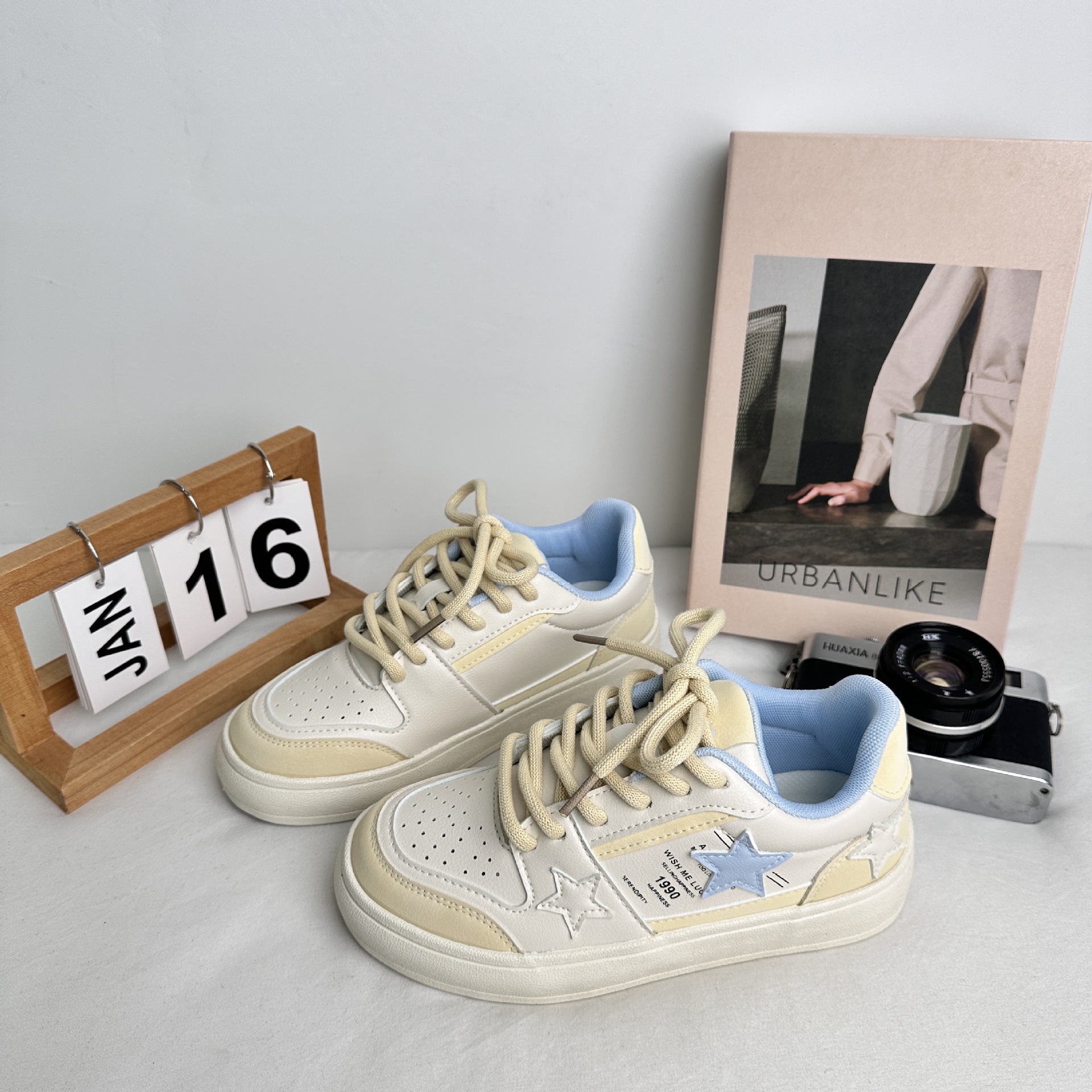 Zapatos de lona de estrellas de onda lejana para mujer 2025 primavera nuevo estilo de estudiante zapatos de lona deportivos casuales de todo fósforo