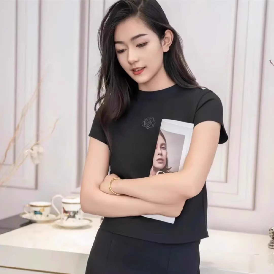 Áo thun nữ cổ tròn cotton thêu hoa hồng tay ngắn — Màu đen ngọt ngào chi tiết 18