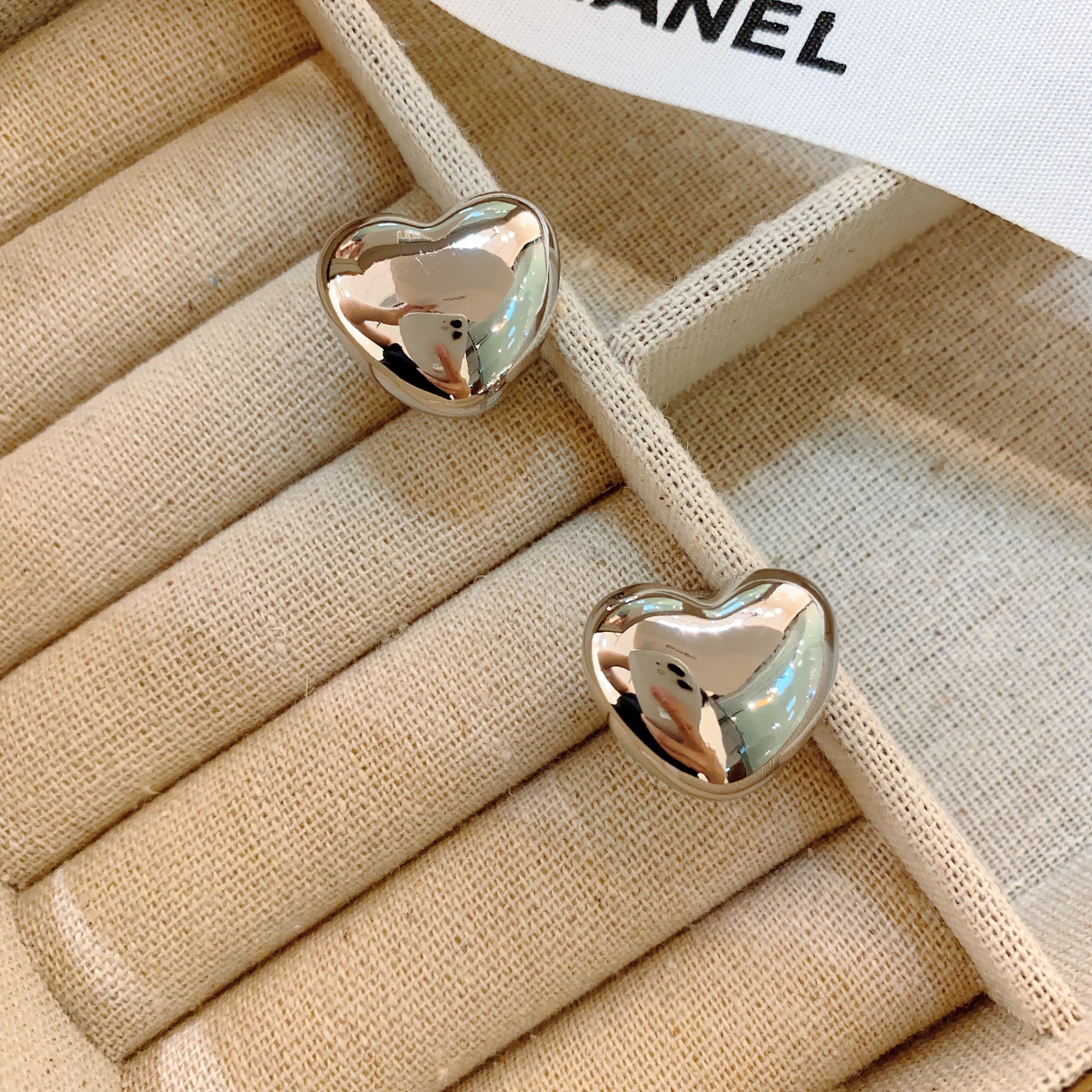 Niche Design Love Brushed Smooth Earrings Three-dimensional Earrings Women's Fashion Light Luxury High-End Versatile Earrings