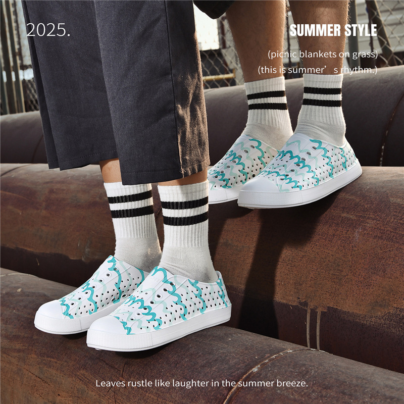 Zapatos de agujero ligero de verano al por mayor hombres y mujeres pareja verano antideslizante transpirable casual Hollow Beach Shoes sandalias