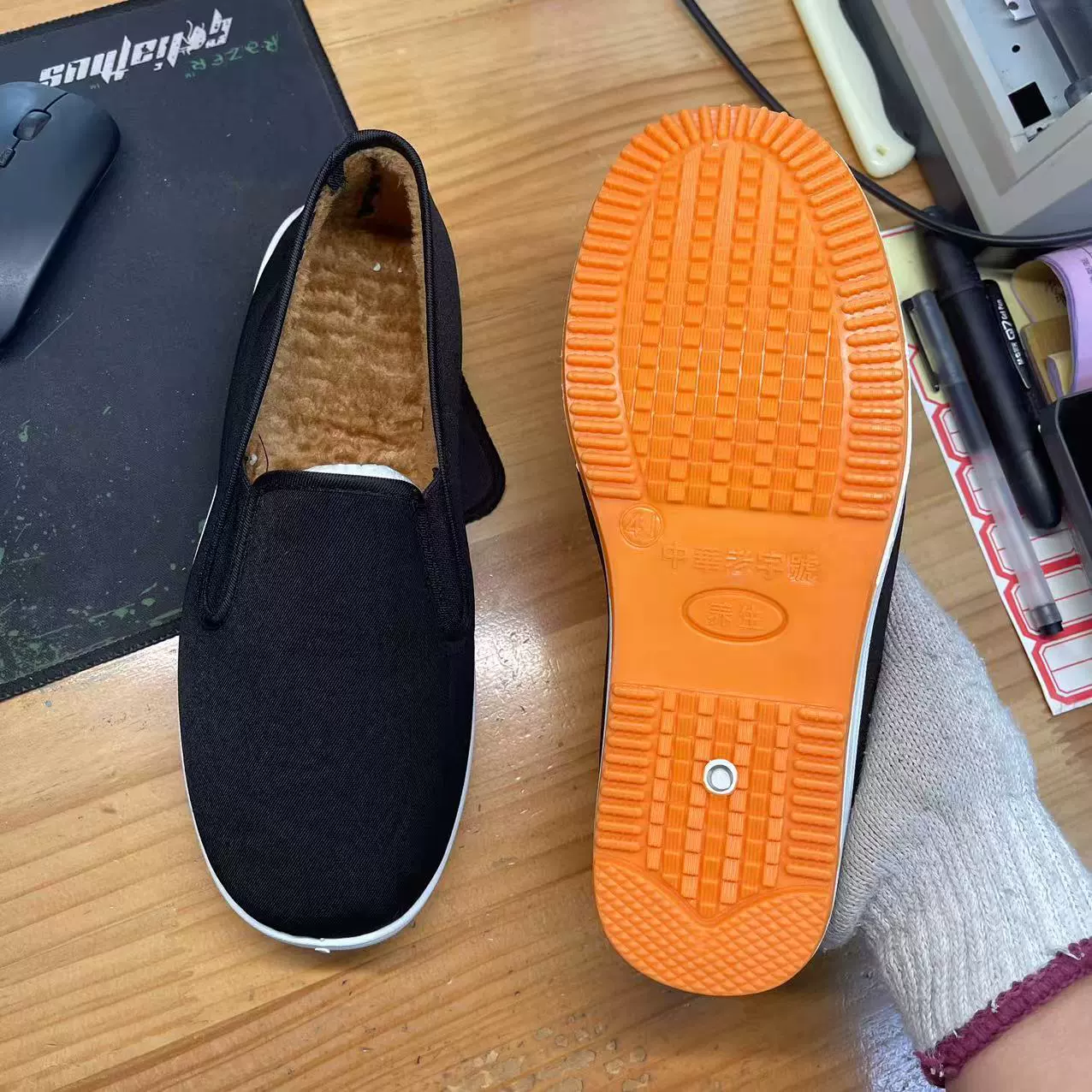 Мужские осенне-зимние туфли в старинном пекинском стиле с мягкой поверхностью и резиновой подошвой, подходят для бега, прогулок по городу, посещения базаров, ночных рынков, распродаж, прямые поставки.