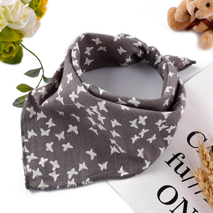 작은 나비 회색