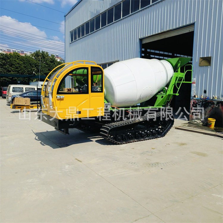东北农田建设商混运输车 履带式混凝土搅拌车 履带水泥罐车