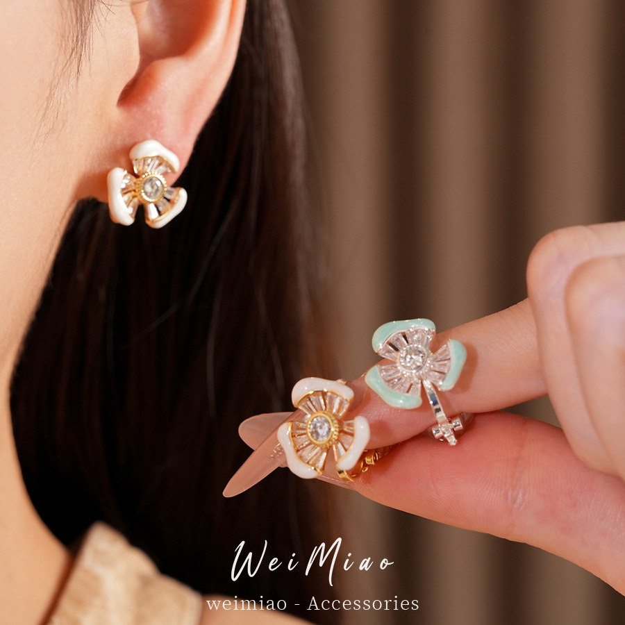 18 quilates de oro real de electroalimentado de diamante goteo de aceite de flores orejetas temperamento simple aretes ligeros de lujo alta sensación de orejetas