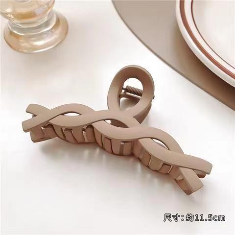 La nueva leche marrón gran tiburón clip moda temperamento de alto sentido pelo acrílico más agarrar la parte posterior la cabeza