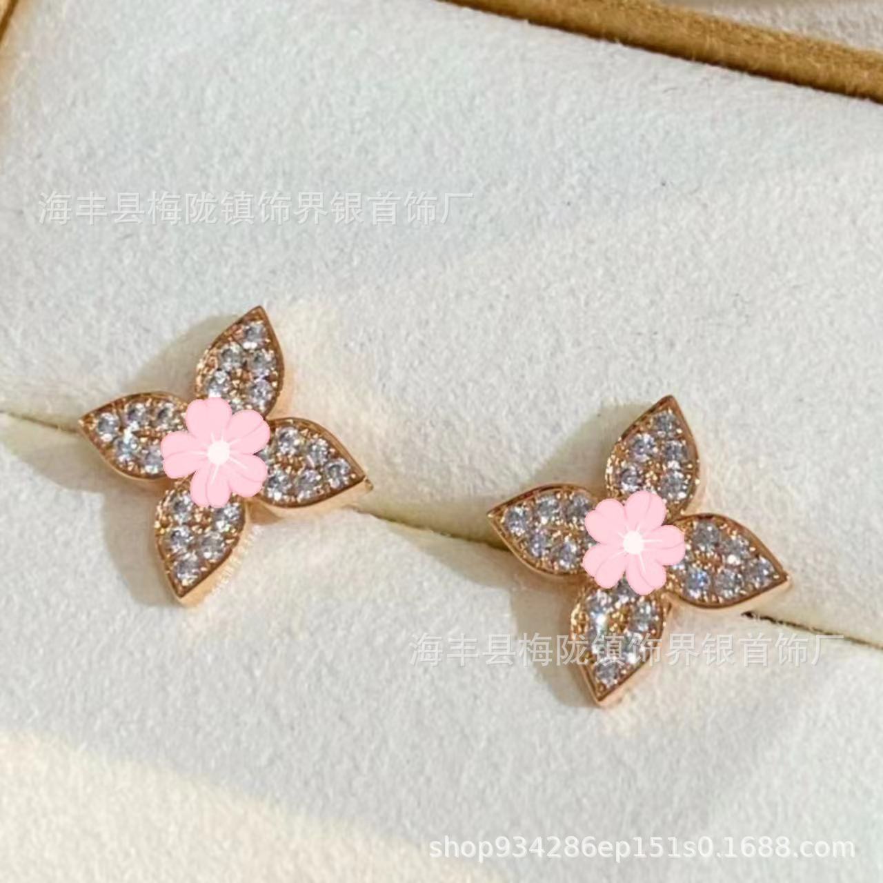 Donkey Familyの新作高級版四つ葉のクローバー五花ブレスレット、女性用18金メッキ、オールドフラワーパウダーシェルネックレス、アマゾナイトイヤリング