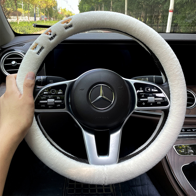 자동차 스티어링 휠 커버 겨울 편안한 캐시미어 유니버설 자동차 핸들 커버 자수 만화 플러시 따뜻한 스티어링 휠 커버