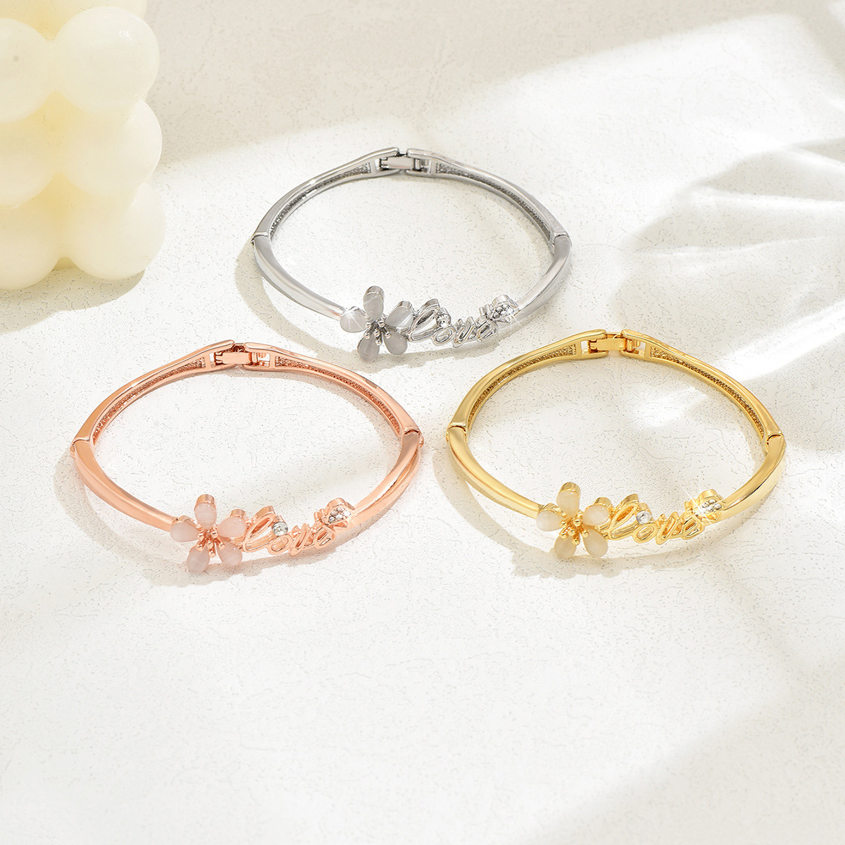 Brazaletes de joyería coreana de moda elegante de aleación de flores hueco brazalete de dama Vera Qixie regalo image 4