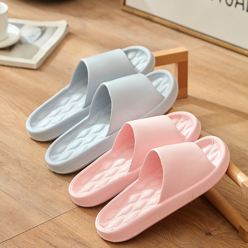 冷たいスリッパの女性の夏の家の室内の風呂は滑り止めのカップルの外で糞を踏む感じの家庭用スリッパの男性の卸売りを着ます。|undefined