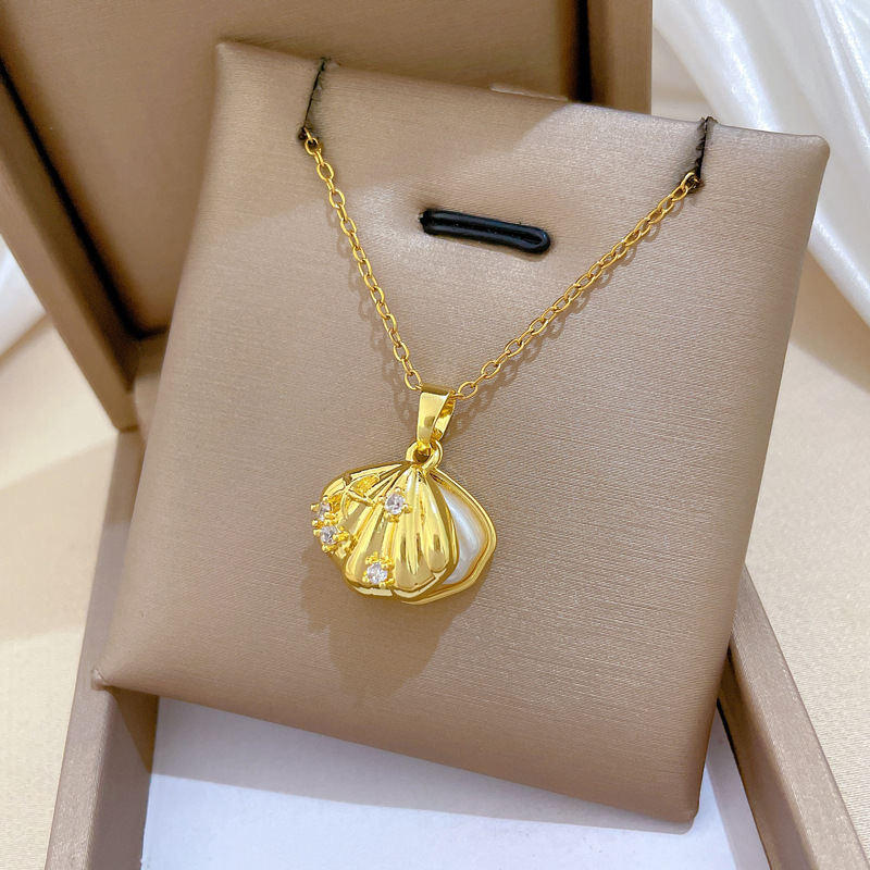 Gorgeous Pearl Shell Necklace With Full Diamond And Titanium Steel_voghion.com