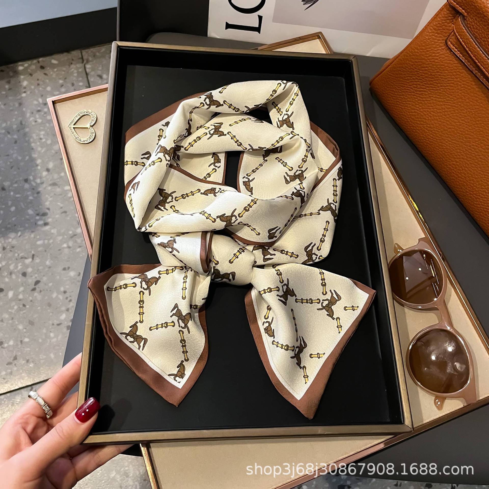 25 ¿ beige pony cafe