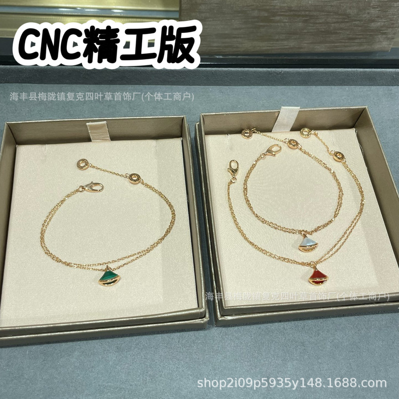 Cnc Finely Carved Baojia Skirt Bracelet Fan-Shaped White Shell Red Chalcedony Full Diamond V Gold and Silver Thick Plated 18K Manufacturer Wholesale