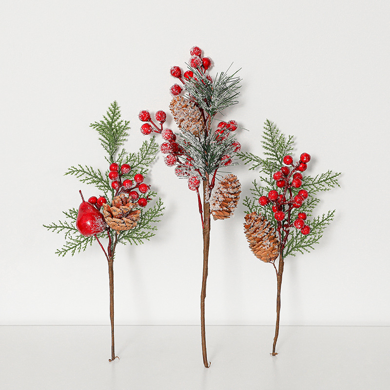 Decoraciones navideñas transfronterizas con bayas, frutos rojos, piñas, enredaderas de cerezo y ramas de pino para accesorios de decoración de árboles de Navidad.
