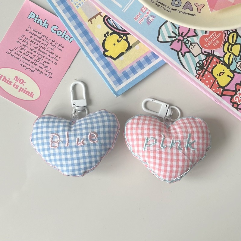 かわいい漫画ピンクチェック柄綿立体愛キーホルダー甘くてクールなデザインインバッグペンダント卸売|undefined