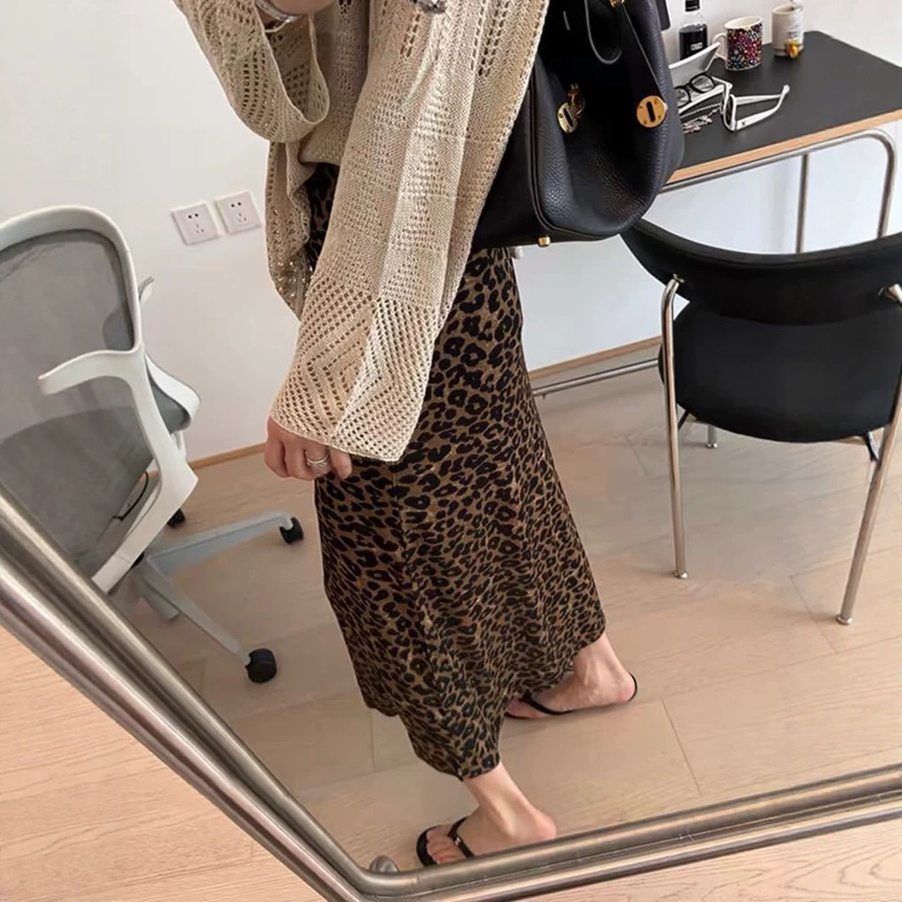 高级感复古豹纹a字半身裙女早秋穿搭独特超好看高腰垂坠显瘦裙子