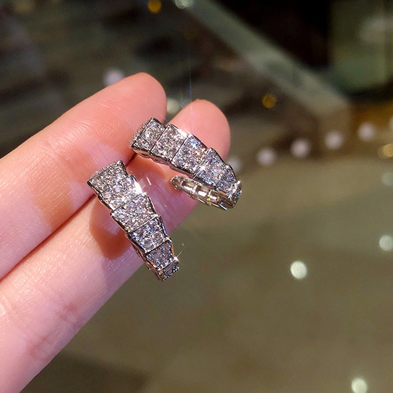 Bijoux En Gros En Forme De C Incrusté Diamant Boucles D'oreilles Nihaojewelry display picture 1