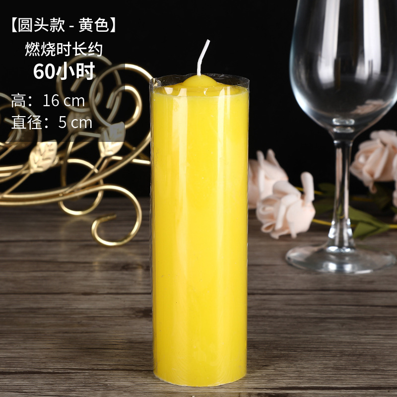 赤いろうそくの家庭用無煙の無味停電照明のろうそくの上で防風の応急の燭台の白いろうそくの上で粗く供えます。|undefined