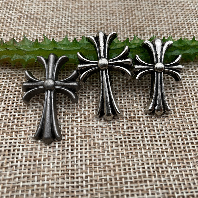 厂家批发箱包饰品克罗心十字架服饰鞋包装饰铆钉手机壳五金配件