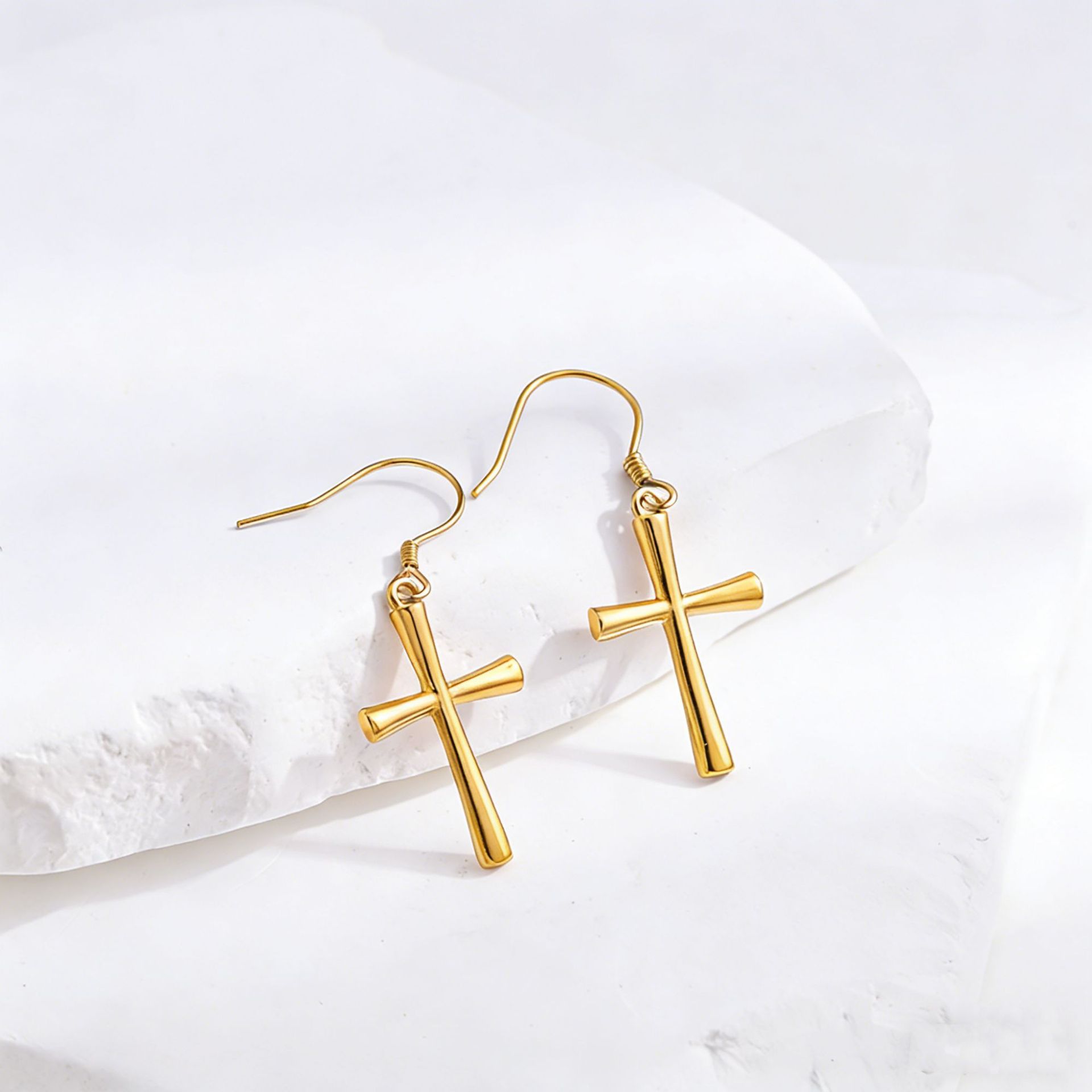 Europa y los Estados Unidos ventas transfronterizas calientes S925 plata esterlina cruz pendientes pendientes de orejas temperamento simple ganchos de orejas de moda pendientes de orejas