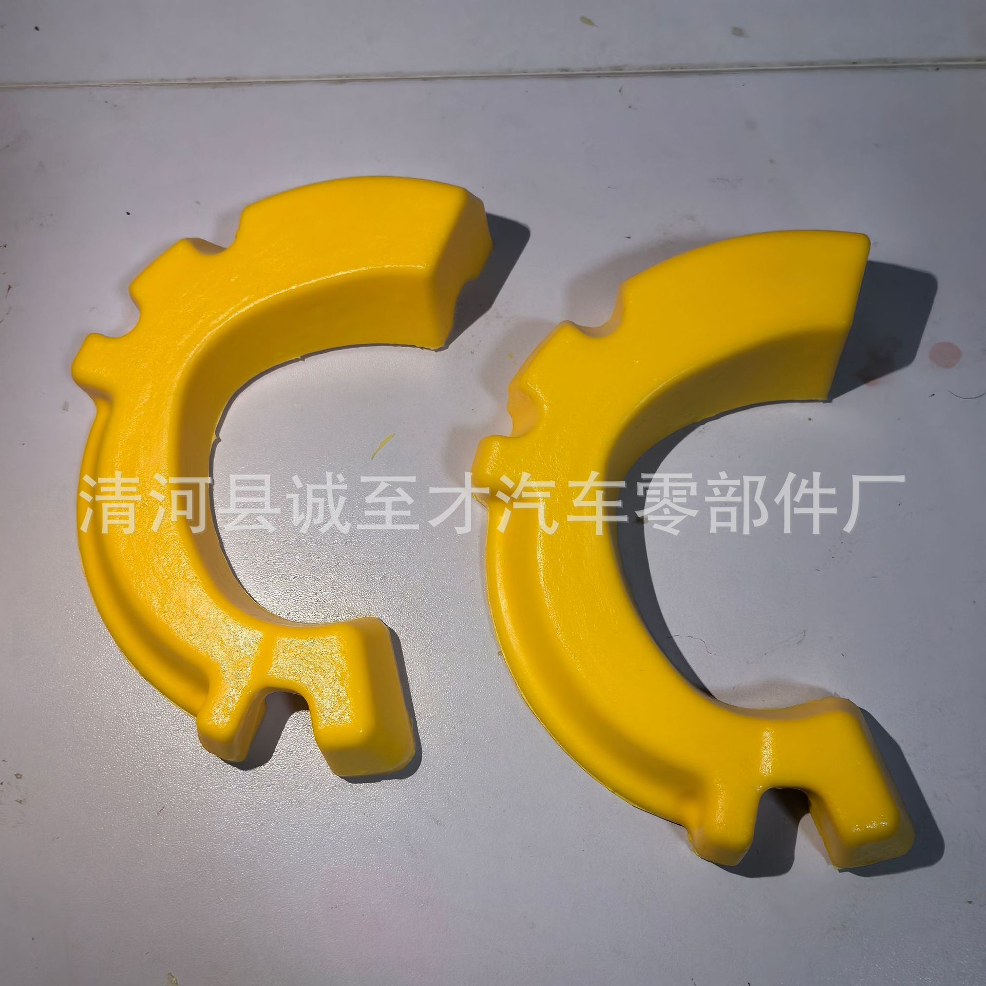 13369945、20859338适用于别克新君威科鲁兹前下弹簧垫弹簧隔垫