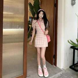 法式初恋复古温柔裙子甜辣粉色菱格polo修身显瘦针织连衣裙小个子