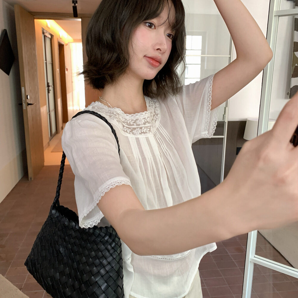 Áo sơ mi nữ tay ngắn phối ren cổ điển chất liệu tơ tằm linen — trắng ngà