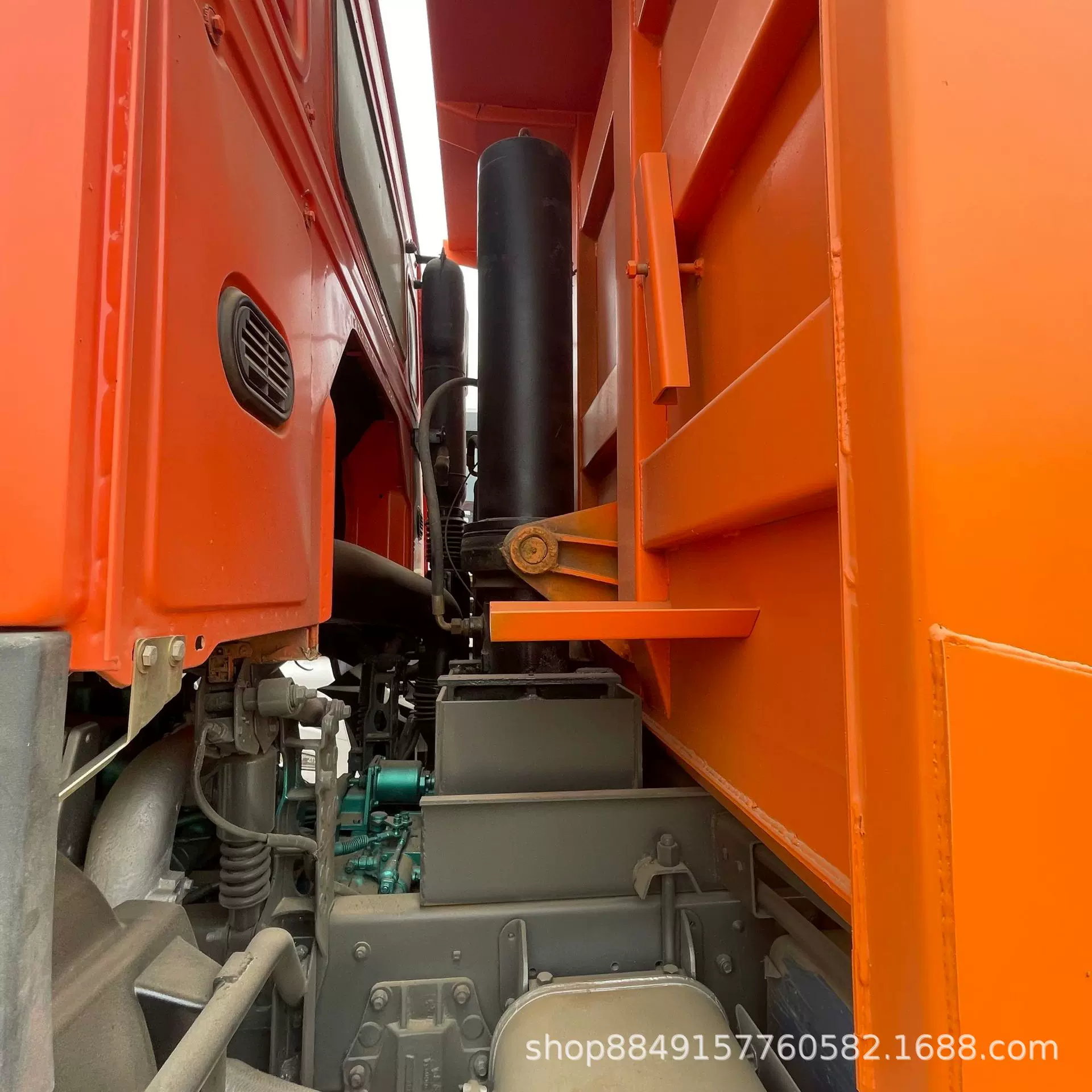 豪沃重型货车自卸卡车6×4驱动371马力矿山渣土大容量工程翻斗