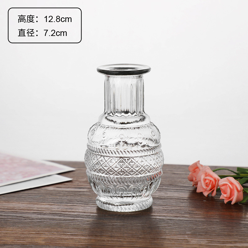 Transparent glass vases for decorating dining tables, home