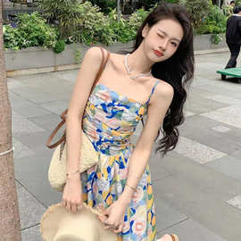 度假风碎花吊带裙油画风连衣裙女装夏季收腰显瘦A字长裙抹胸裙子