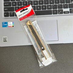 Ins風黒片美工刀刃鋭利