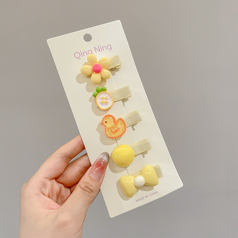 8 # Juego de cinco piezas de horquillas de flores amarillas. @