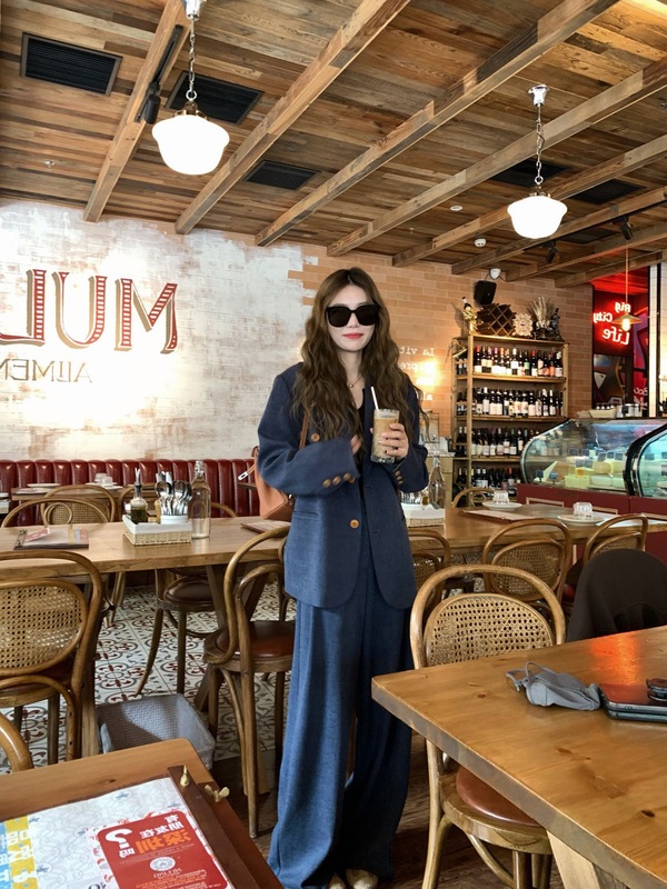2025牛仔蓝小西装外套女圣马丁画报慵懒调性撞色翻边袖西服上衣女|undefined