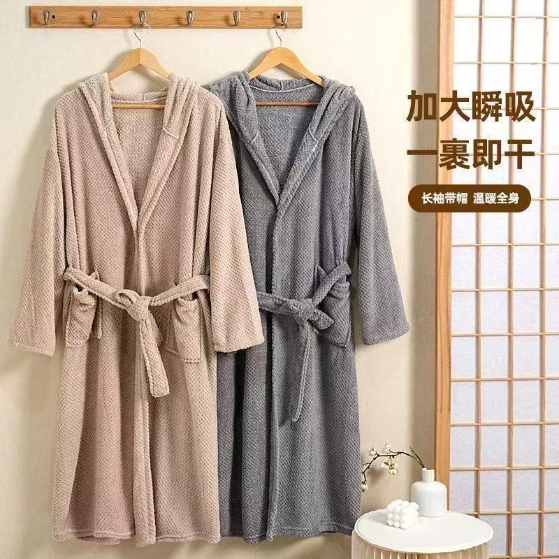 Pineapple Hooded Bathrobe for Bathing, Absorbent, Autumn and Winter Quick-Drying Nightgown, Thickeneded Adult Bath Towel, Long Sleeves for Men and Women