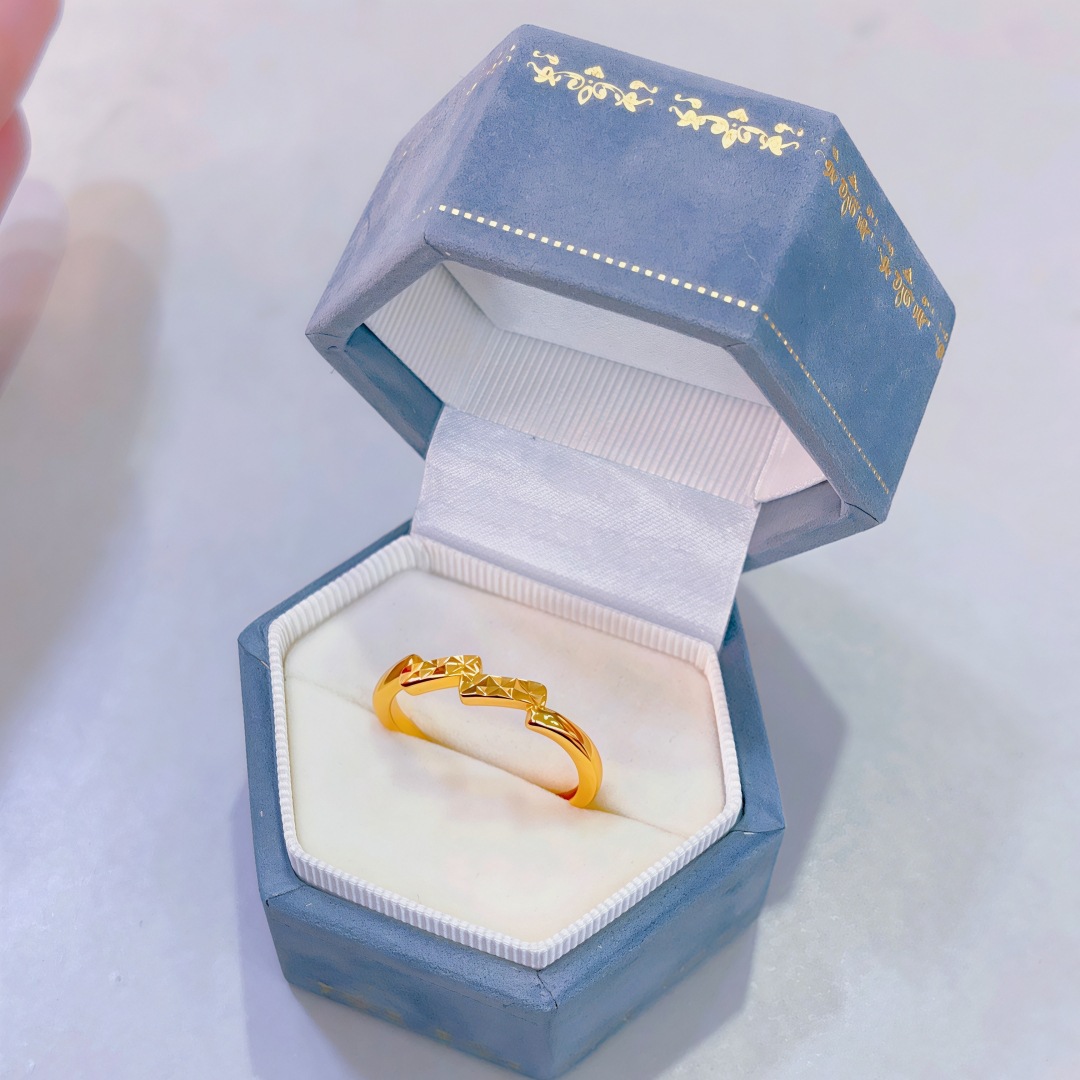 Wavy ring