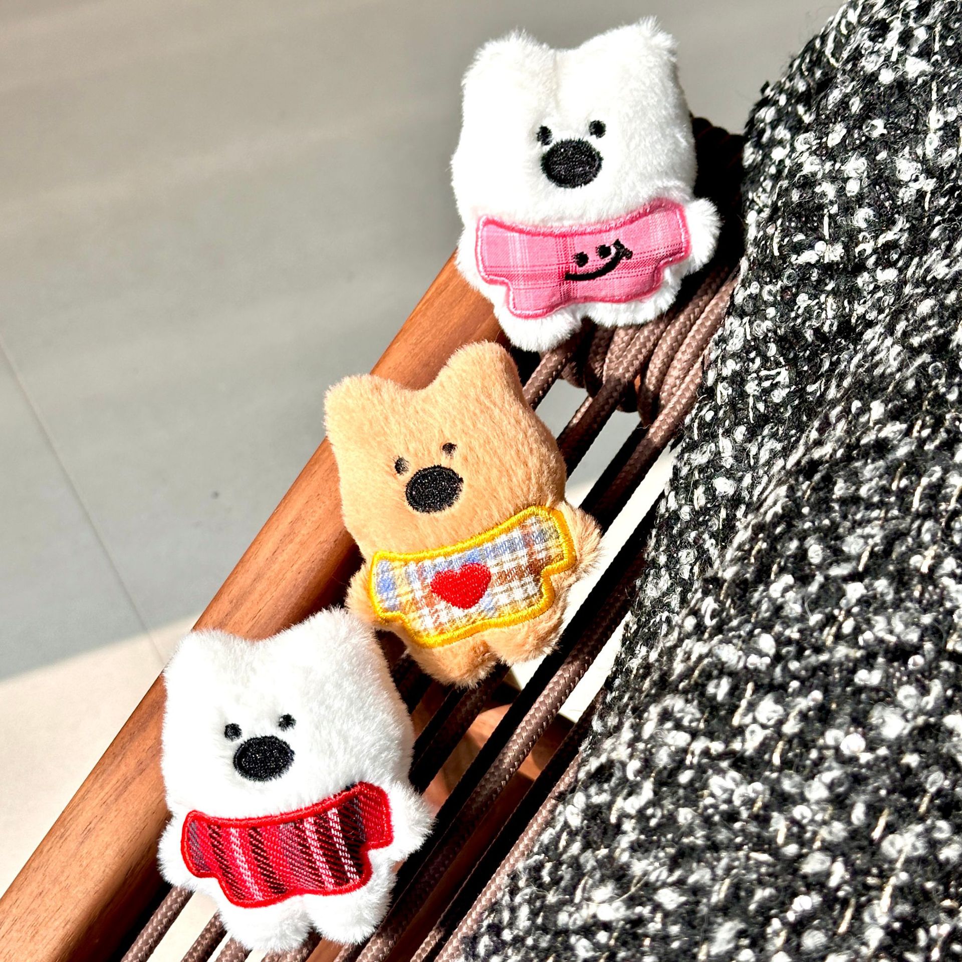 Capibala broche de peluche en línea lindo bolso ropa decoración pin DIY muñeca del delfín colgante muñeca