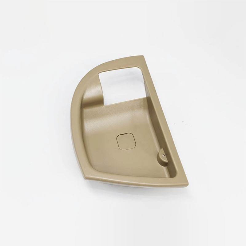 826112B000 is suitable for the interior door handle panel of Hyundai Santa Fe 2007-2012