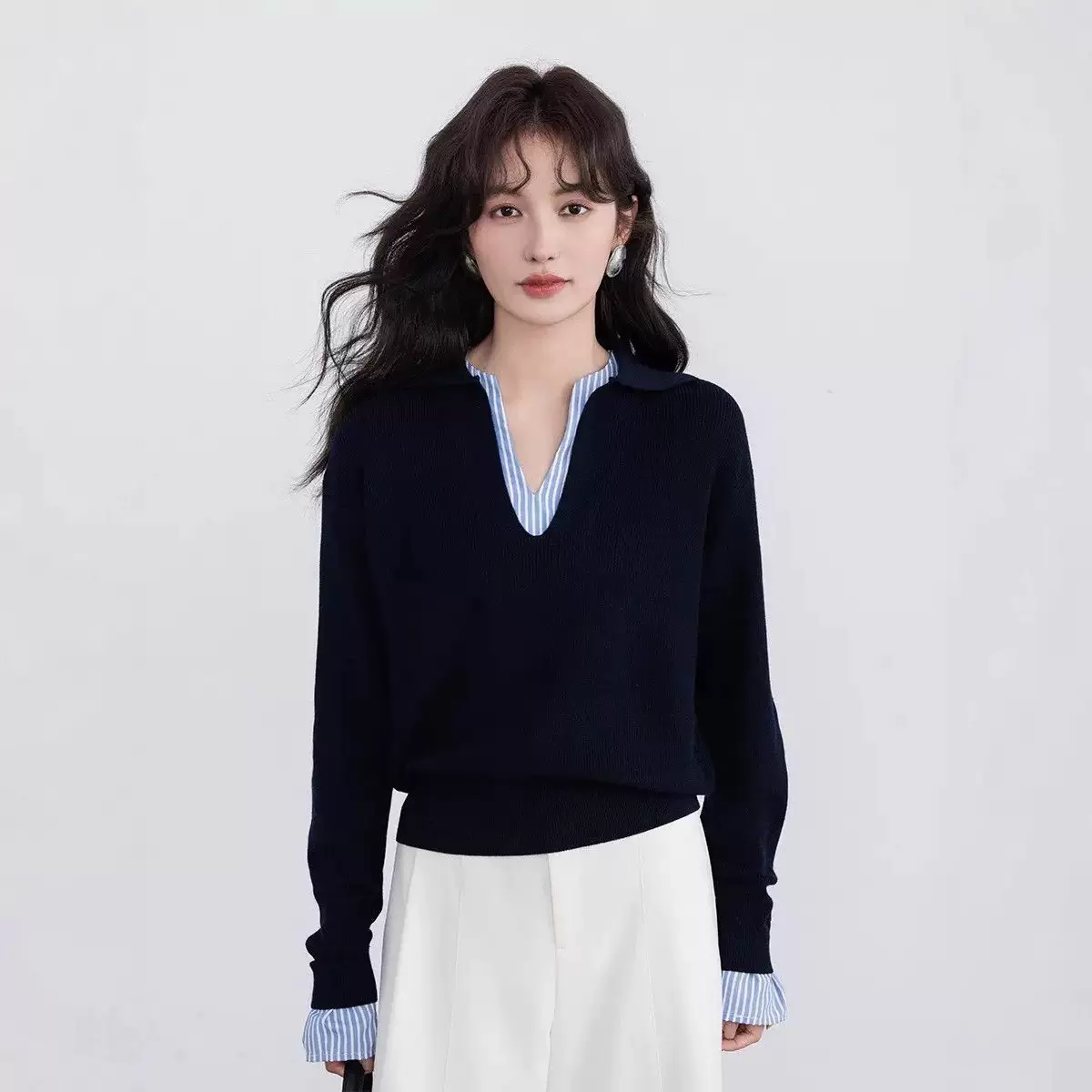 2025秋V领打底套头毛针织衫撞色宽松短款条纹拼接长袖