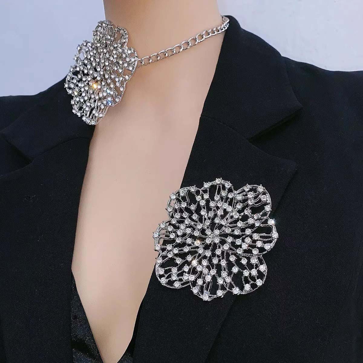 European and American Exaggerated Full Diamond Hollow Metal Flower Brooch Pendant Necklace Niche Design Corsage Necklace Clavicle Chain