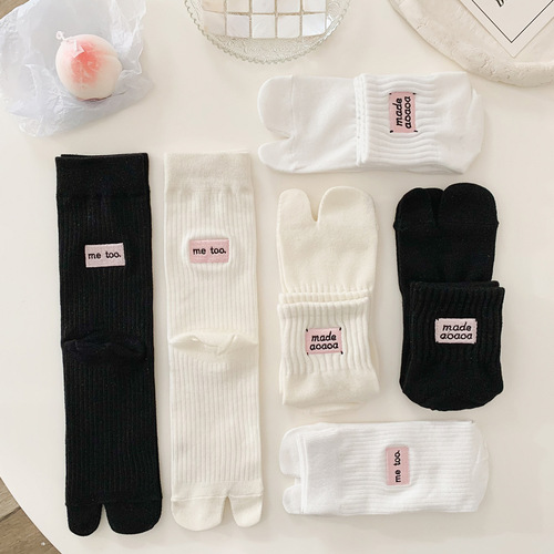 suxinaimin black and white mid-calf socks for women's spring and autumn two-toed deodorant cotton socks ins trendy versatile embroidered split-toe socks
