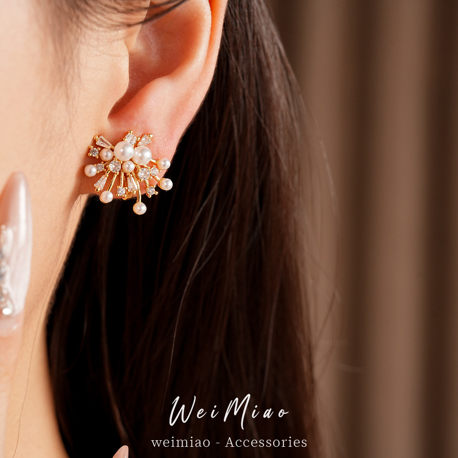 18 quilates de oro real, flores de perlas de piedra, pendientes personales simples, pendientes de lujo ligero, pendientes de alta calidad al por mayor