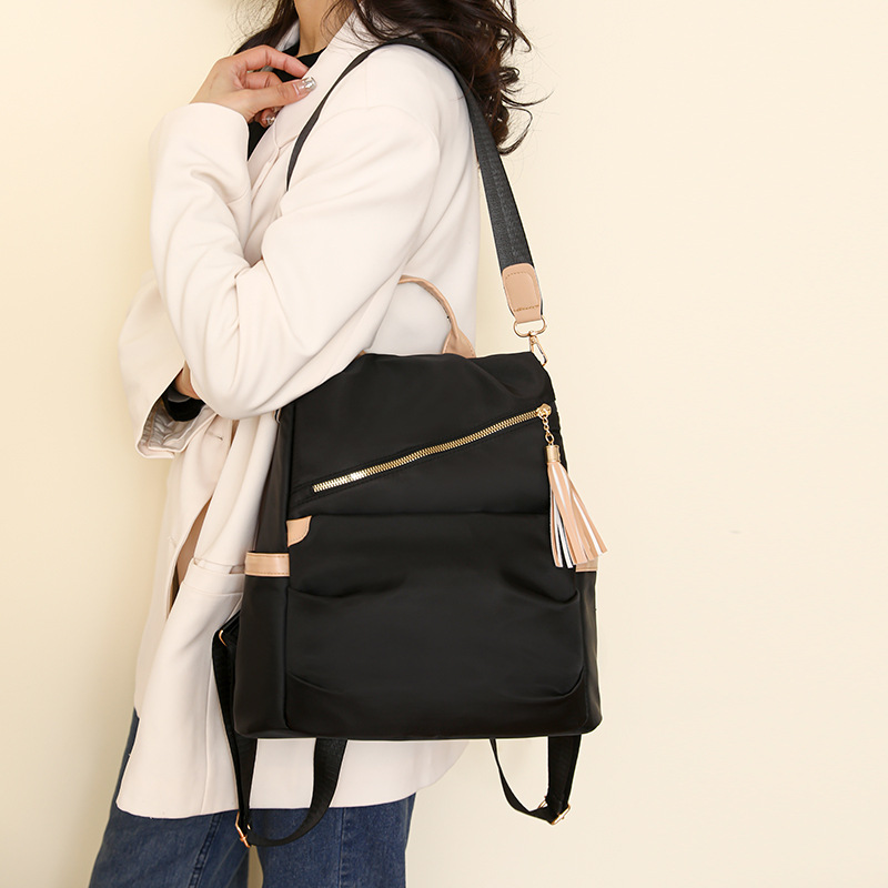 Spot al por mayor 2025 nueva mochila antirrobo casual para mujer moda borla mochila para mujer de gran capacidad marea