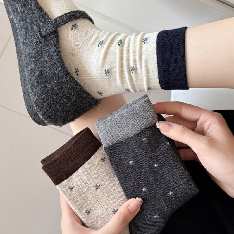 Autumn and Winter Wool Socks with Small Floral Patterns, Seamless Mid-Calf Socks, Japanese-Style Lace Trendy Women's Socks, Thin Spring and Summer Models